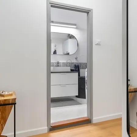 Del By Locap Group Koper